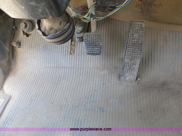 image for item D2137 1991 Ford LT8000 dump truck