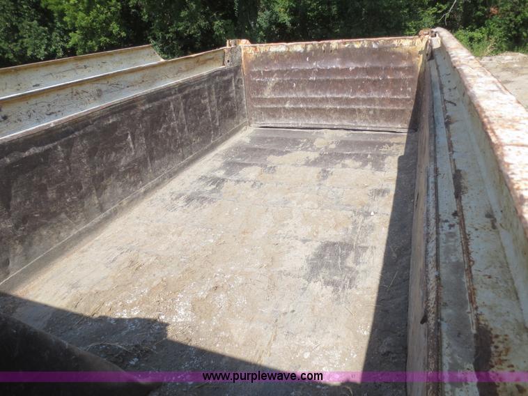 image for item D2137 1991 Ford LT8000 dump truck