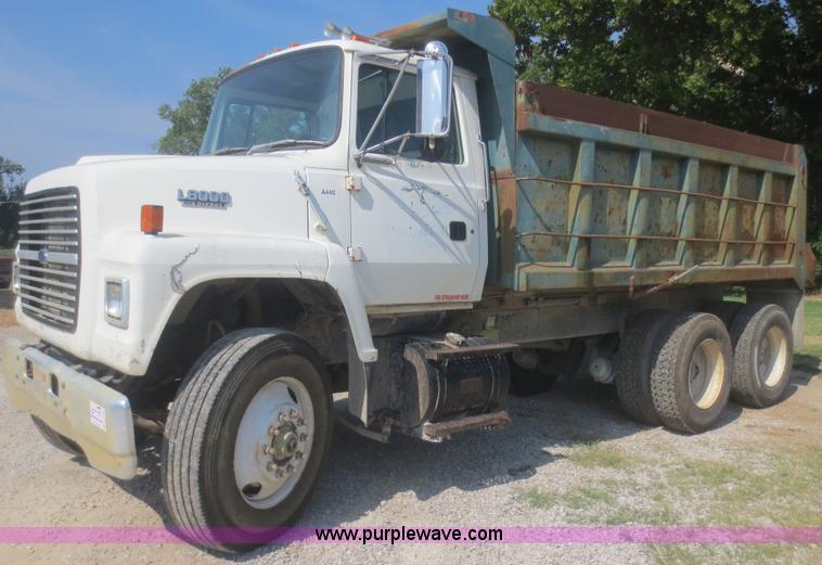 image for item D2138 1991 Ford LNT8000 dump truck