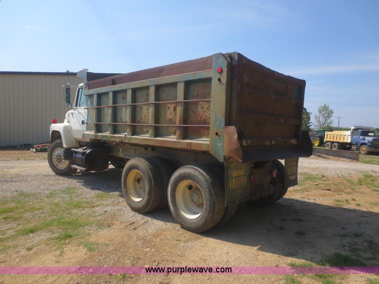 image for item D2138 1991 Ford LNT8000 dump truck