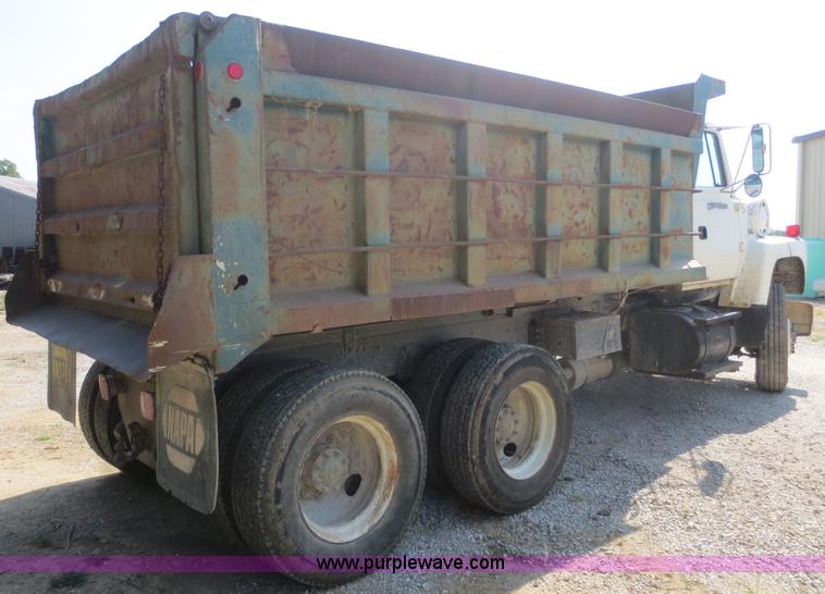 image for item D2138 1991 Ford LNT8000 dump truck