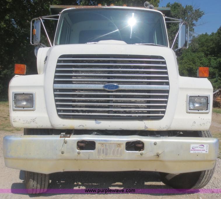 image for item D2138 1991 Ford LNT8000 dump truck