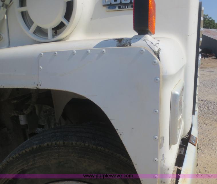 image for item D2138 1991 Ford LNT8000 dump truck