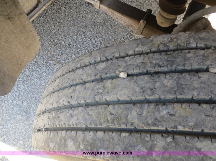 image for item D2138 1991 Ford LNT8000 dump truck