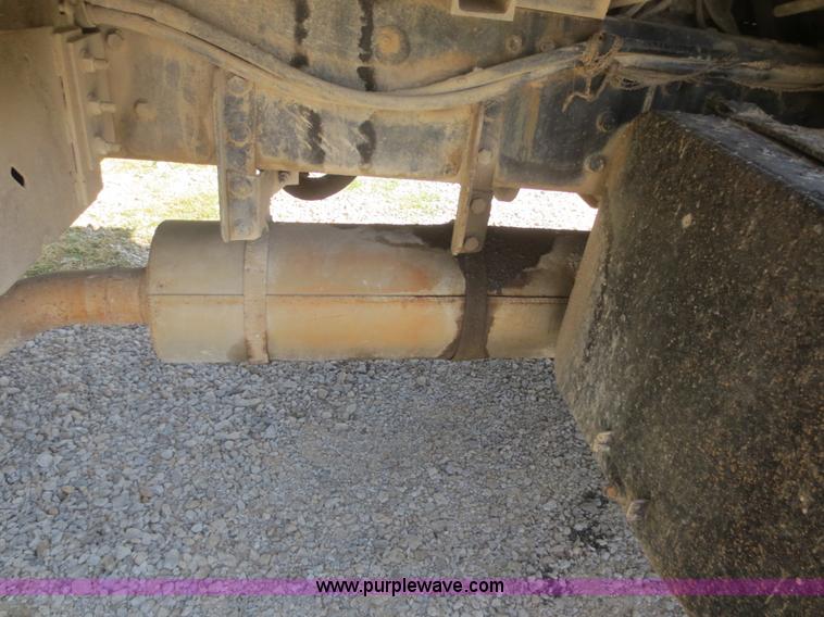 image for item D2138 1991 Ford LNT8000 dump truck