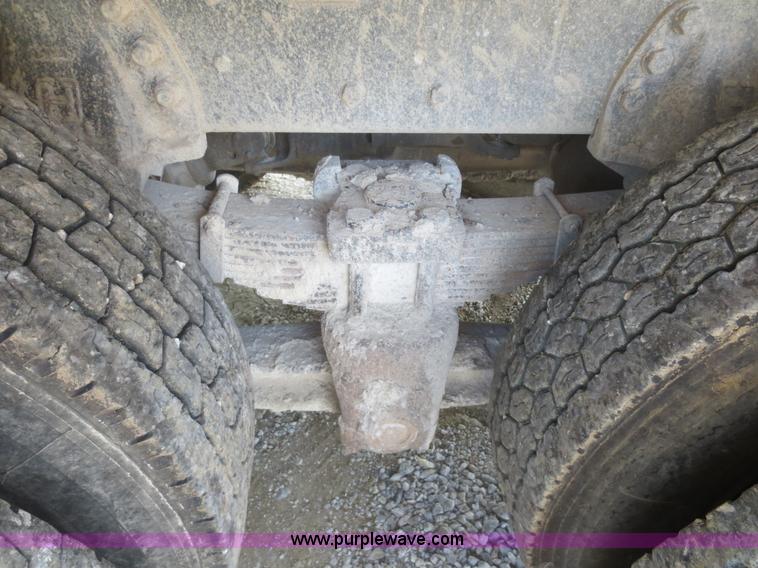 image for item D2138 1991 Ford LNT8000 dump truck