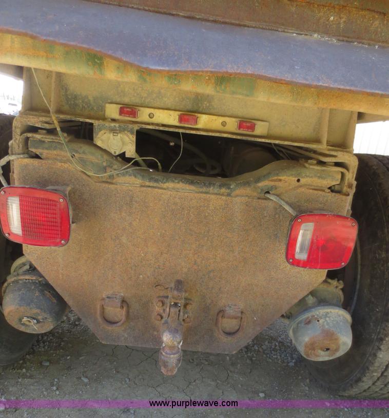 image for item D2138 1991 Ford LNT8000 dump truck