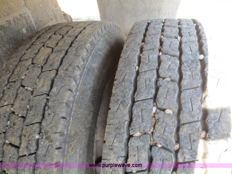 image for item D2138 1991 Ford LNT8000 dump truck