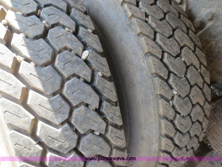 image for item D2138 1991 Ford LNT8000 dump truck