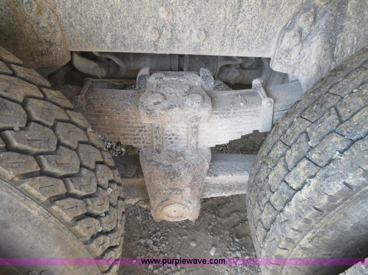 image for item D2138 1991 Ford LNT8000 dump truck