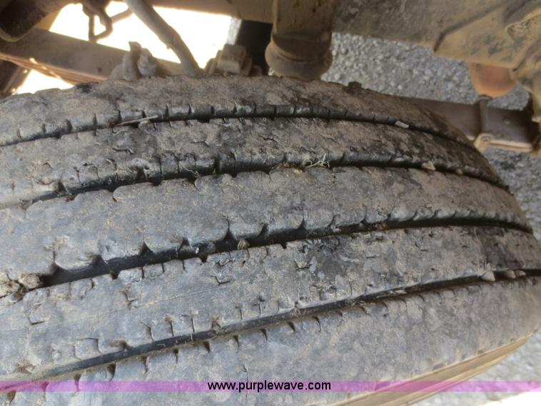 image for item D2138 1991 Ford LNT8000 dump truck