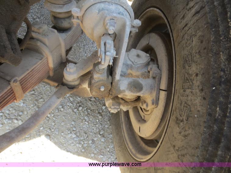 image for item D2138 1991 Ford LNT8000 dump truck