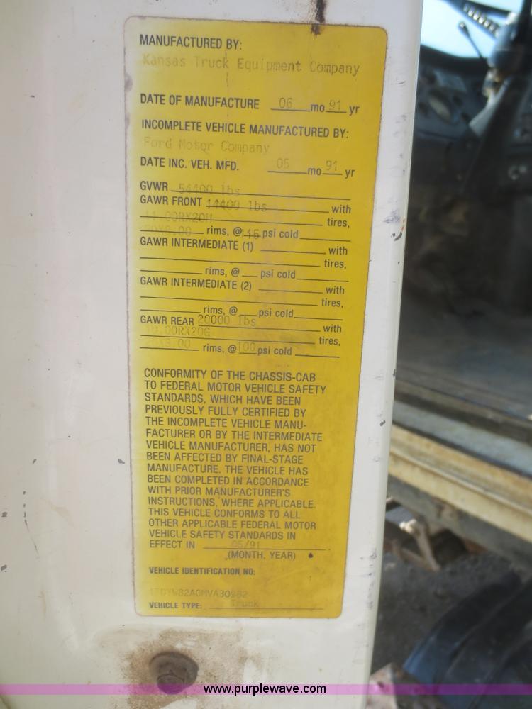 image for item D2138 1991 Ford LNT8000 dump truck