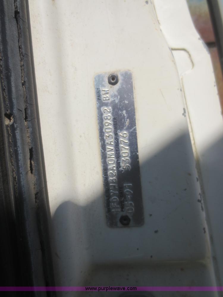 image for item D2138 1991 Ford LNT8000 dump truck