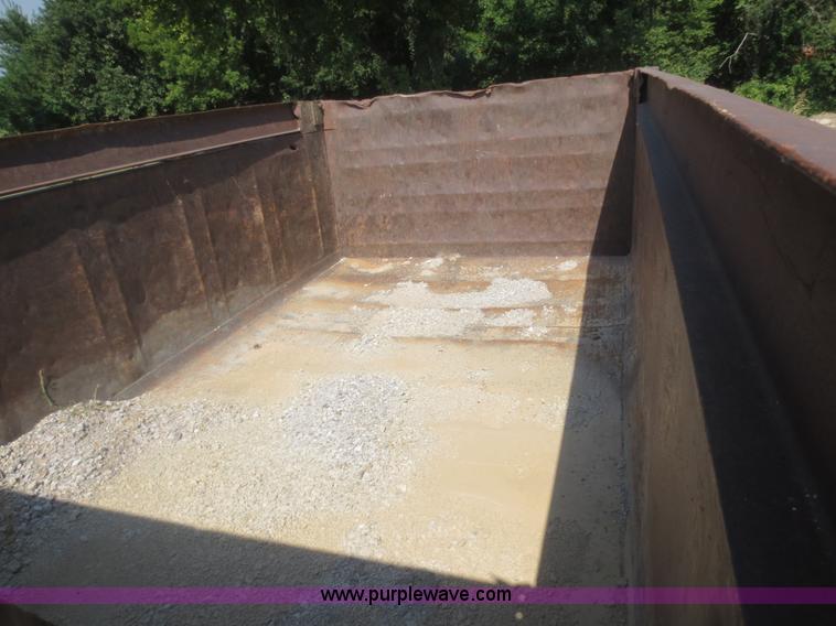 image for item D2138 1991 Ford LNT8000 dump truck