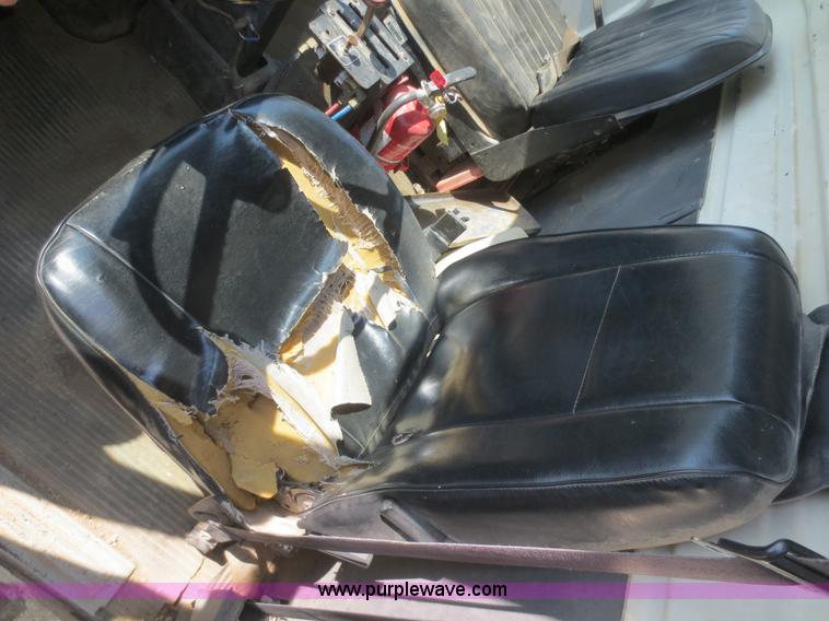 image for item D2138 1991 Ford LNT8000 dump truck