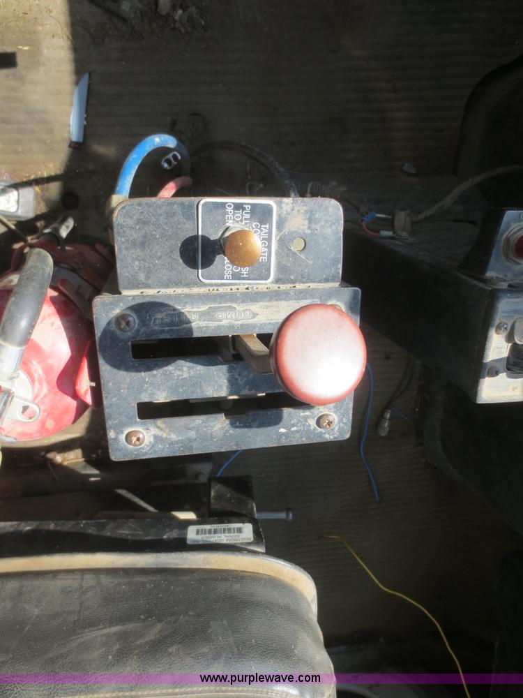 image for item D2138 1991 Ford LNT8000 dump truck