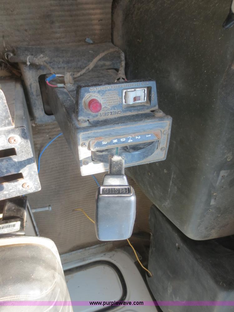 image for item D2138 1991 Ford LNT8000 dump truck