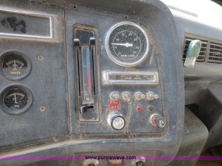 image for item D2138 1991 Ford LNT8000 dump truck