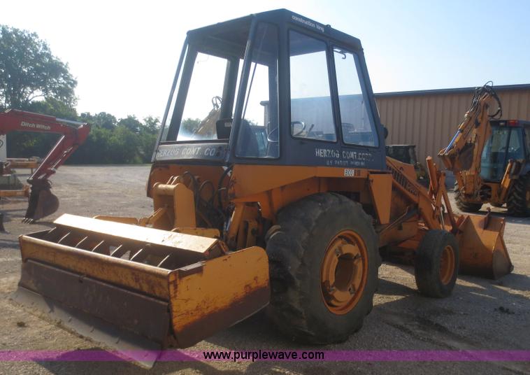 image for item F8296 1977 Case 580C landscape loader