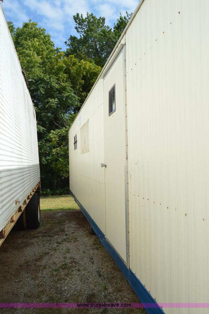 image for item F8299 2000 Office trailer