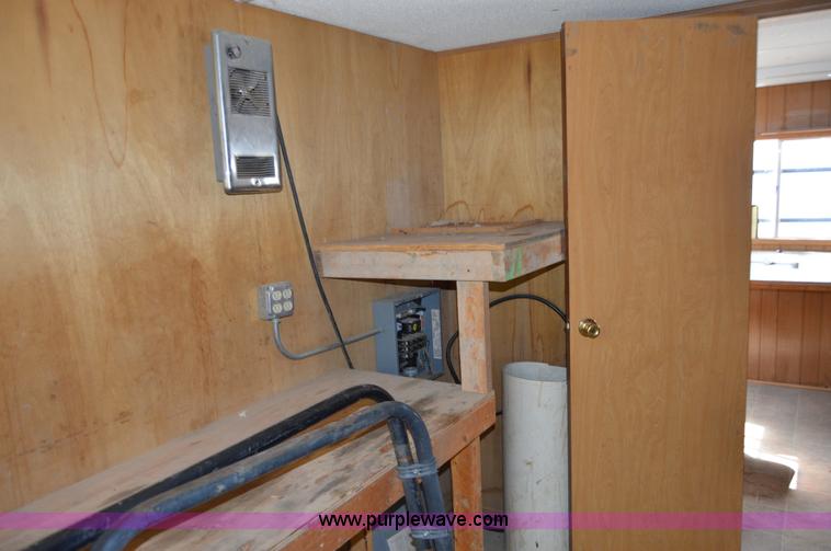 image for item F8299 2000 Office trailer