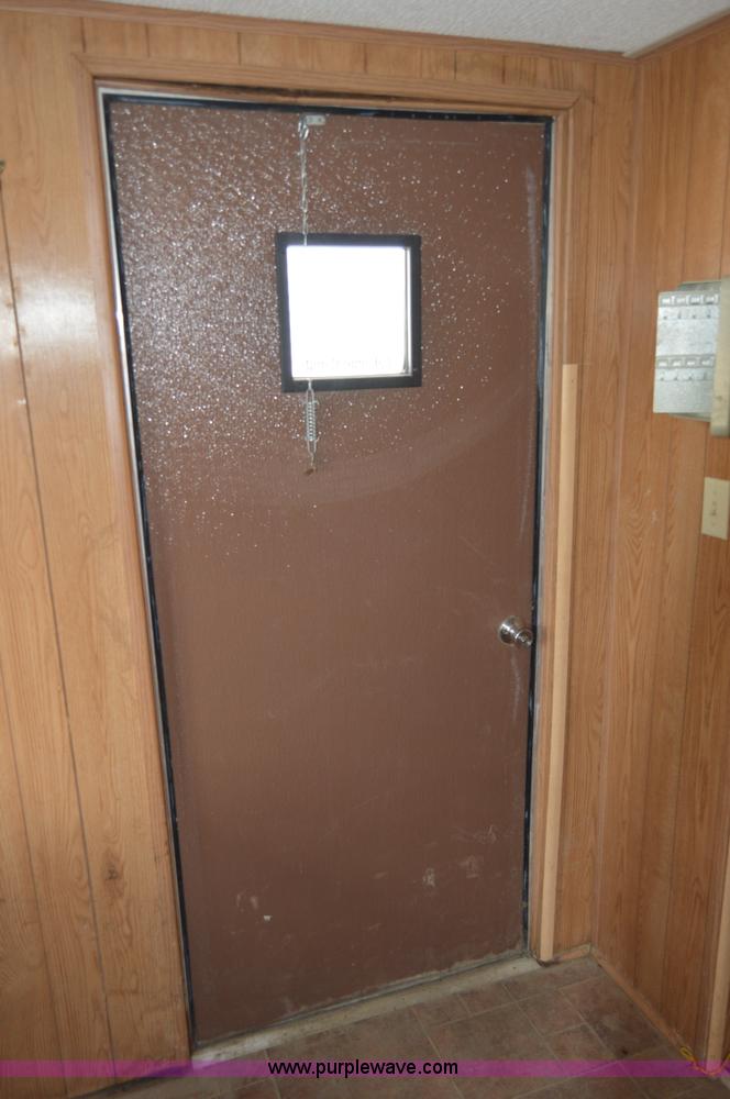 image for item F8299 2000 Office trailer