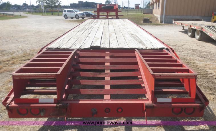 image for item F8303 2005 Elite gooseneck trailer