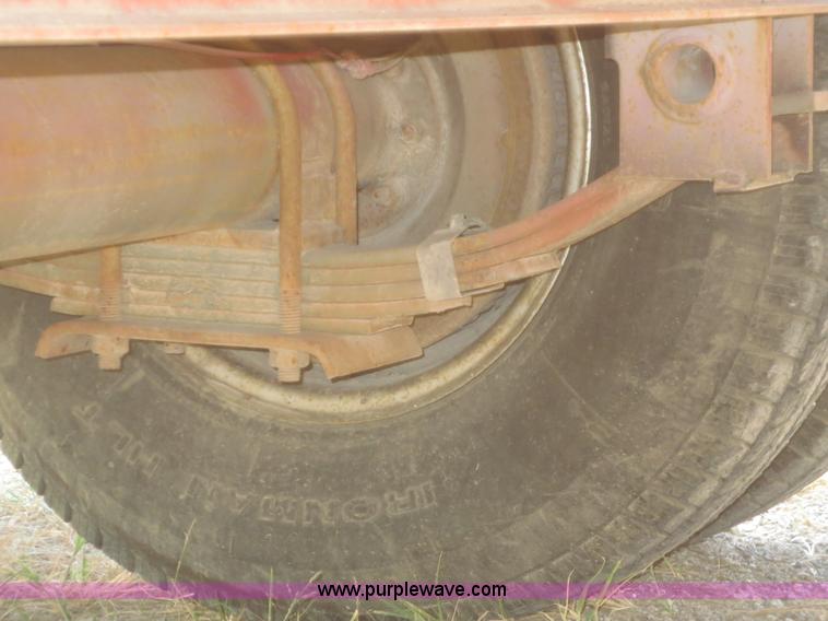 image for item F8303 2005 Elite gooseneck trailer