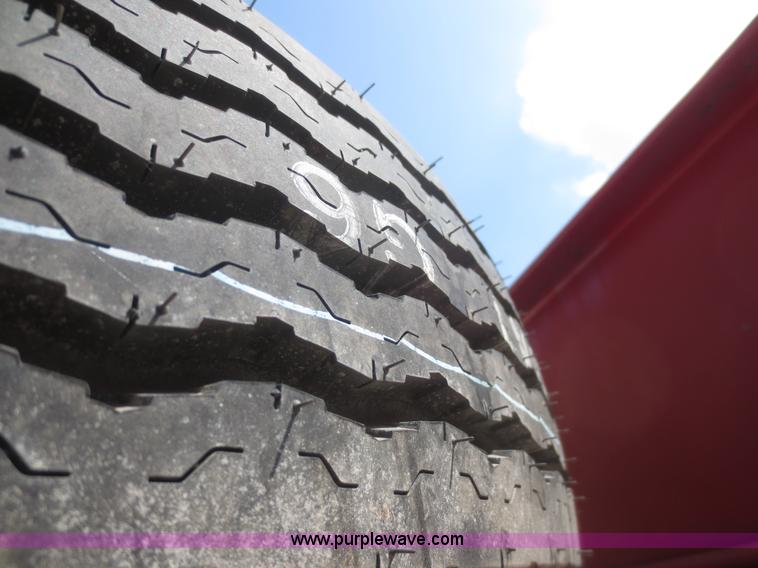 image for item F8303 2005 Elite gooseneck trailer