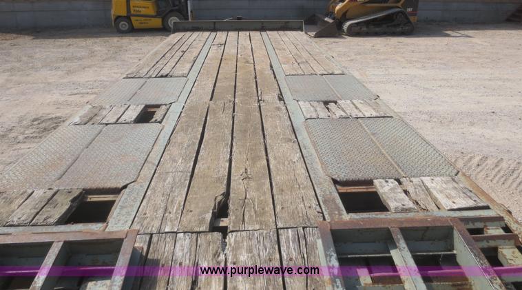 image for item F8305 2006 Interstate 20DT equipment trailer