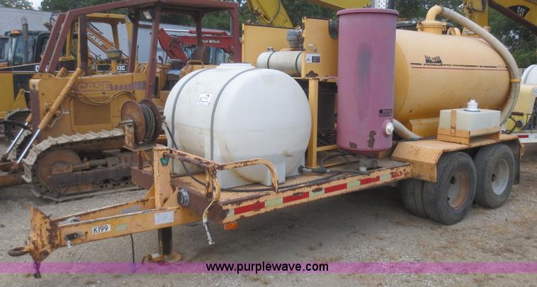 image for item F8306 2000 Vactron PMD-800DT vac trailer