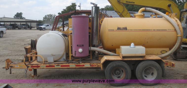image for item F8306 2000 Vactron PMD-800DT vac trailer