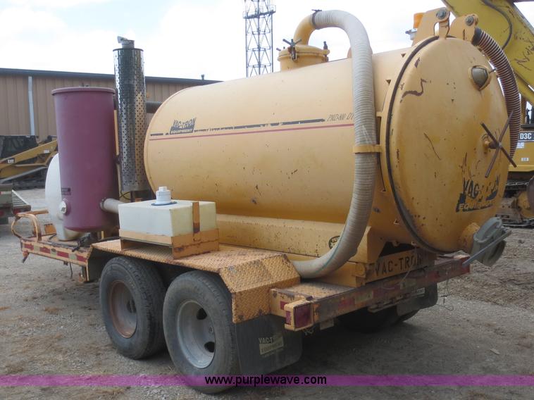 image for item F8306 2000 Vactron PMD-800DT vac trailer
