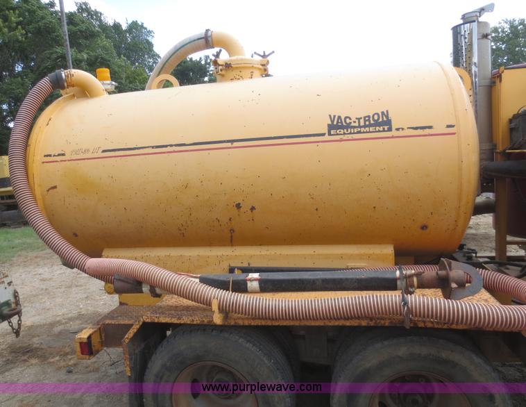 image for item F8306 2000 Vactron PMD-800DT vac trailer