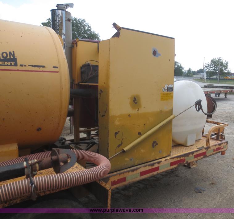 image for item F8306 2000 Vactron PMD-800DT vac trailer