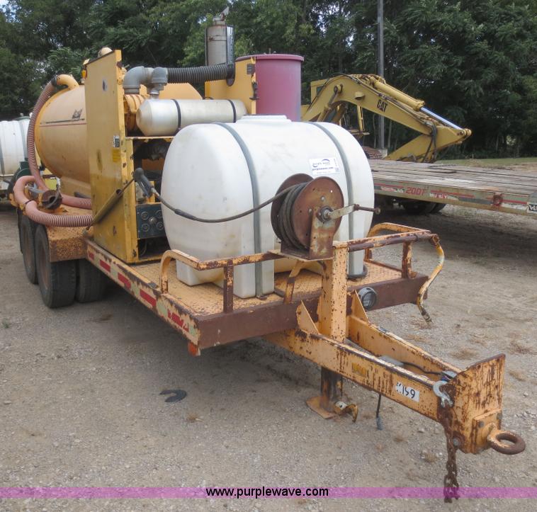 image for item F8306 2000 Vactron PMD-800DT vac trailer