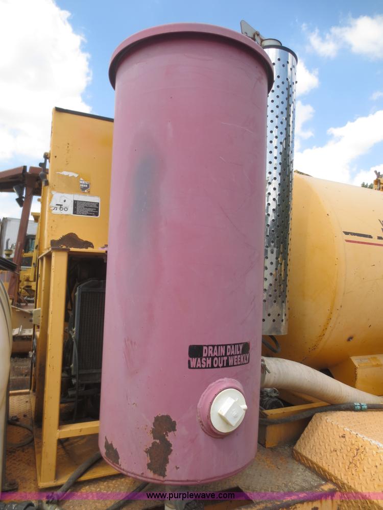 image for item F8306 2000 Vactron PMD-800DT vac trailer