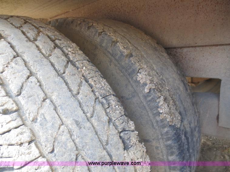 image for item F8306 2000 Vactron PMD-800DT vac trailer