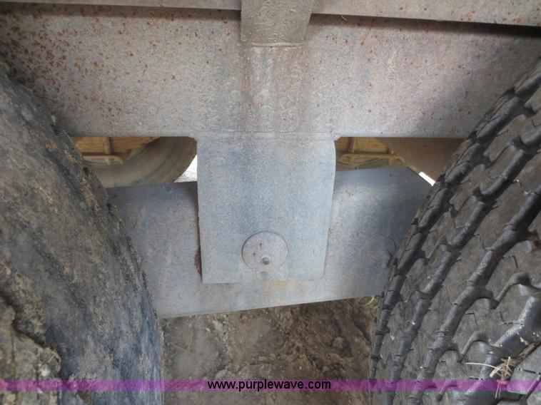 image for item F8306 2000 Vactron PMD-800DT vac trailer