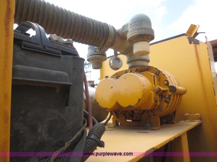 image for item F8306 2000 Vactron PMD-800DT vac trailer