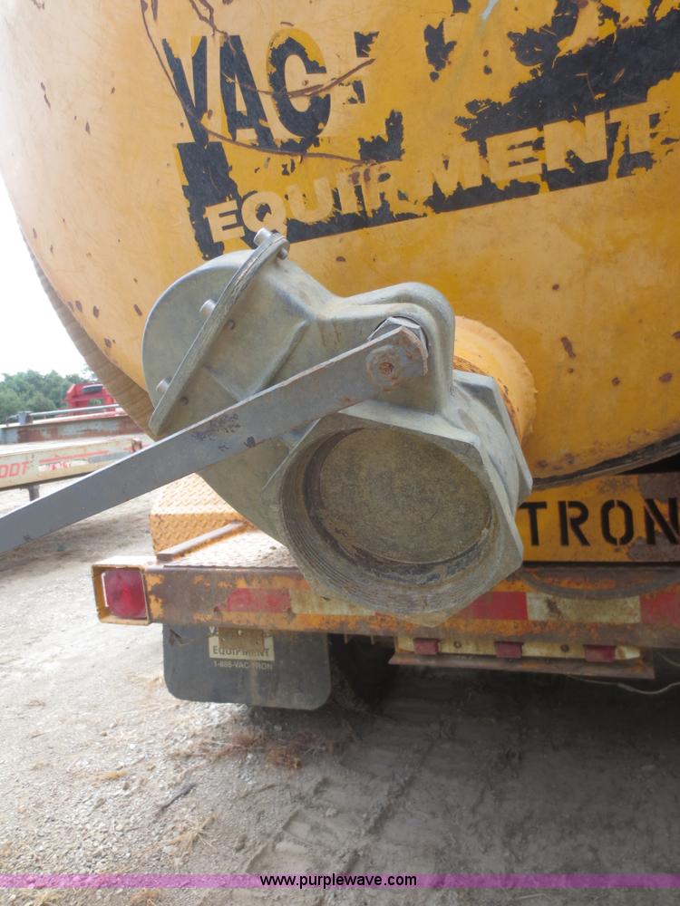 image for item F8306 2000 Vactron PMD-800DT vac trailer