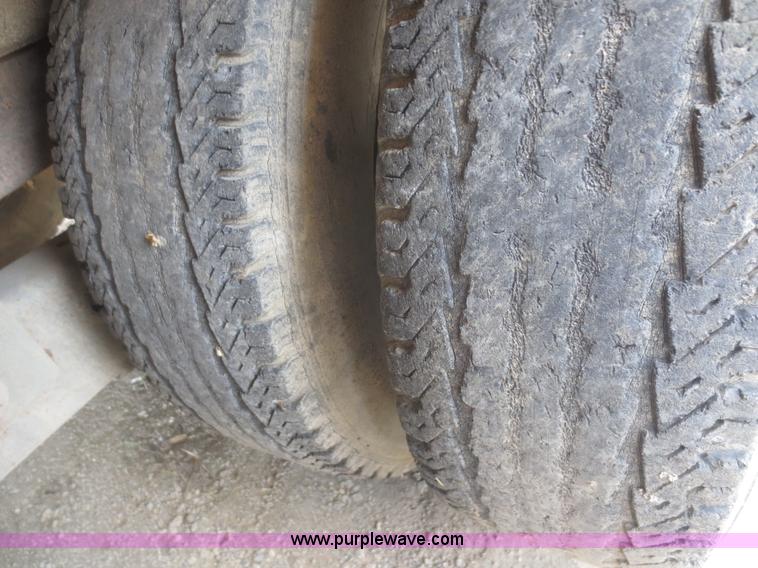 image for item F8306 2000 Vactron PMD-800DT vac trailer