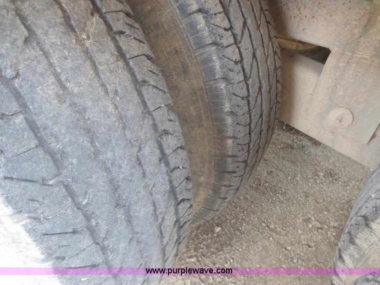 image for item F8306 2000 Vactron PMD-800DT vac trailer