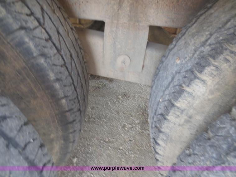 image for item F8306 2000 Vactron PMD-800DT vac trailer