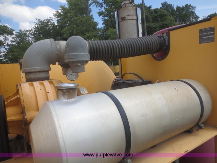 image for item F8306 2000 Vactron PMD-800DT vac trailer