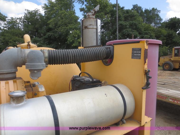 image for item F8306 2000 Vactron PMD-800DT vac trailer