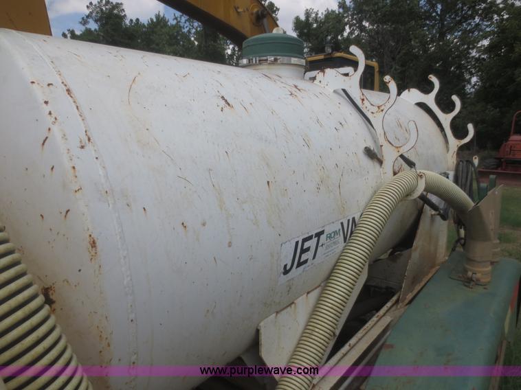 image for item F8307 2000 Ring-o-matic Jet vac trailer