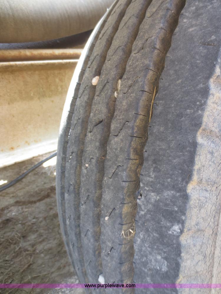 image for item F8307 2000 Ring-o-matic Jet vac trailer