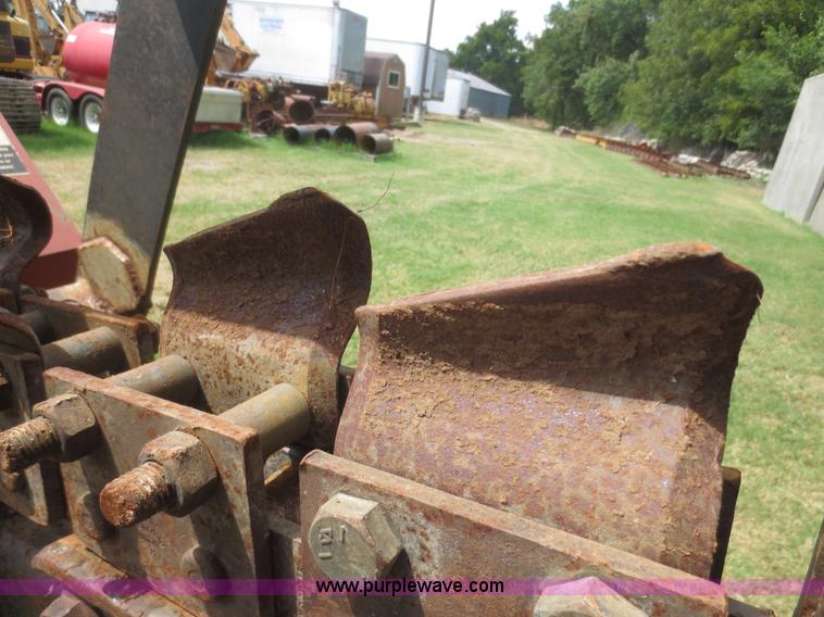 image for item F8310 1996 Ditch Witch 7610 trencher